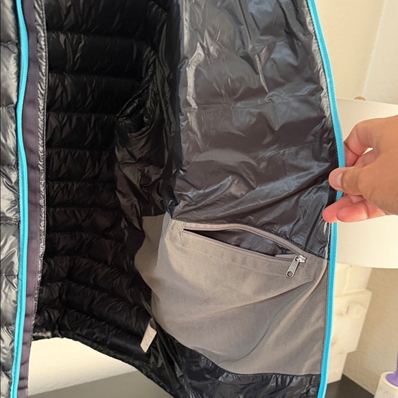 Patagonia Men's Black Down SweaterJacket with Tiffany Blue Accents - Picture 4 of 4